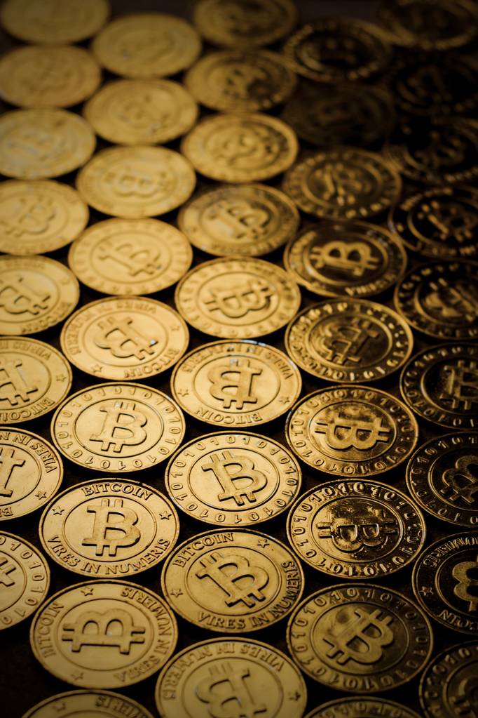 比特币跌破10万美元