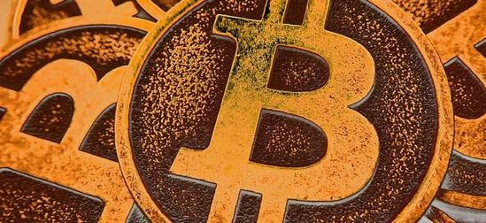 比特币巨鲸趁交易所储备跌至低点时增持