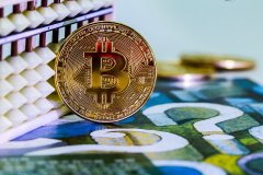 比特币一度跌超4%！加密货