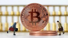 加密货币崩了！比特币一度跌破82000美元关口近